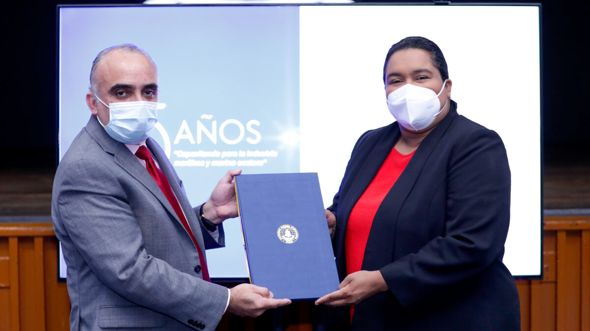 Becas para el sector Marítimo y Portuario