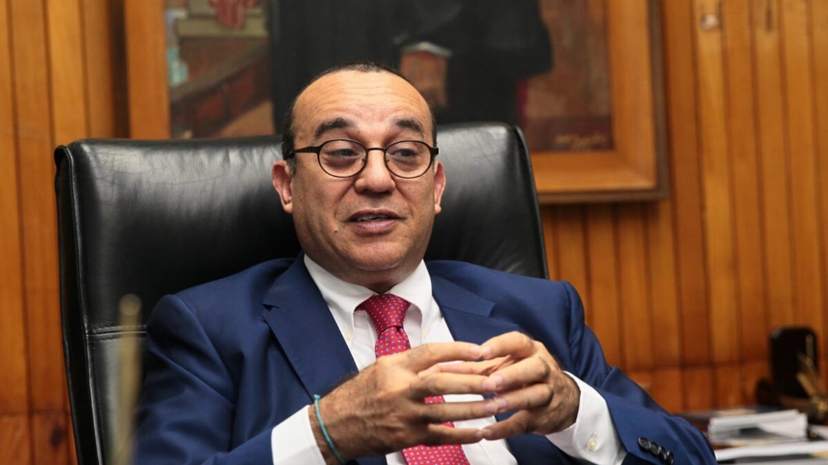 Examen de barra es necesario para todas las carreras, afirma rector de la UP