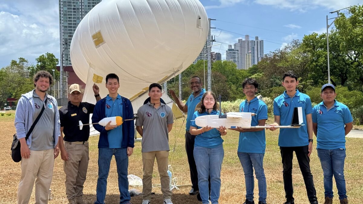 Realizan las primeras pruebas de vuelo de un globo cometa