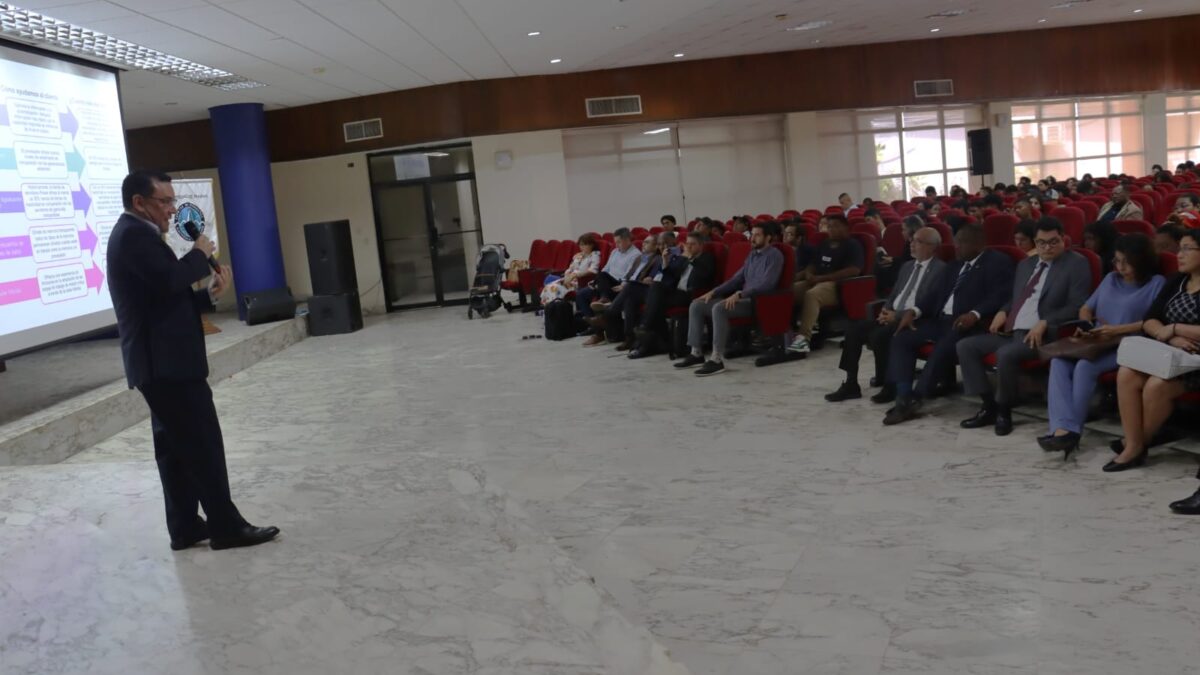 Estudiantes de la UP se preparan para insertarse al ecosistema global de semiconductores